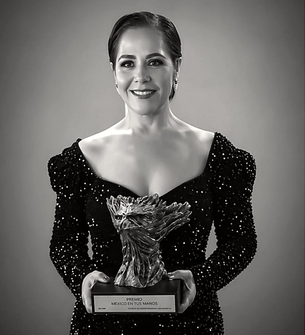 Minerva Dávila, fundadora de LUMINE, con el Premio México en tus Manos